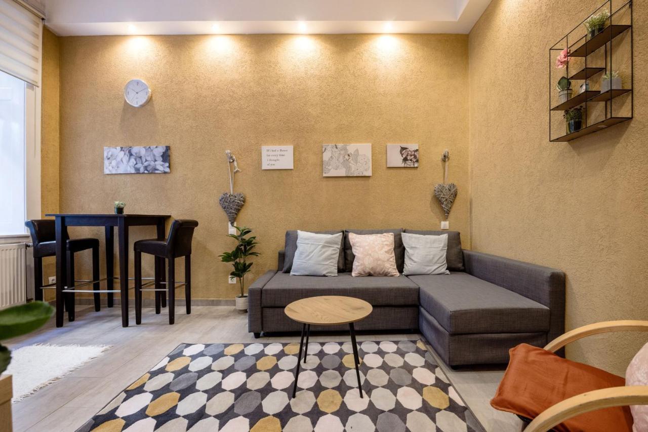 Akacfa 27-1 Center With Aircon Apartment