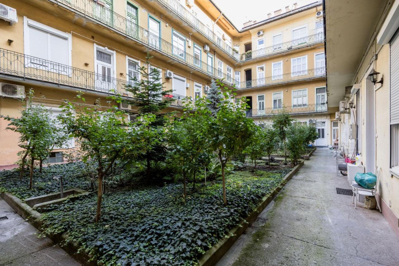 Akacfa 27-1 Center With Aircon Apartment